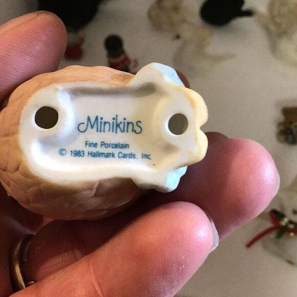 15 each various Christmas statues - Picture 8 of 8